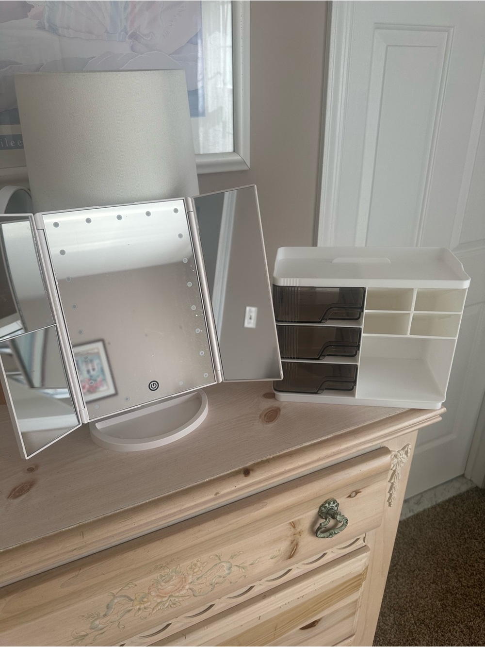 LED Tri-Fold Vanity Mirror + White Cosmetic Organizer – Set